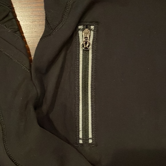 Lululemon long sleeve - Picture 5 of 8
